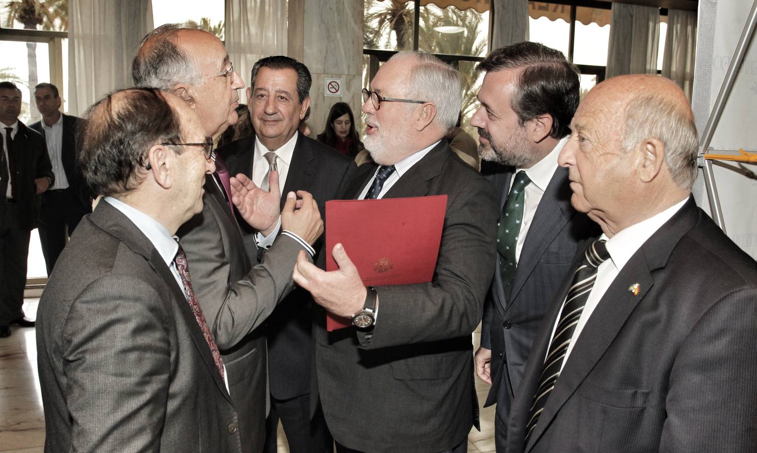 El ministro Arias Cañete participa en una conferencia sobre el agua