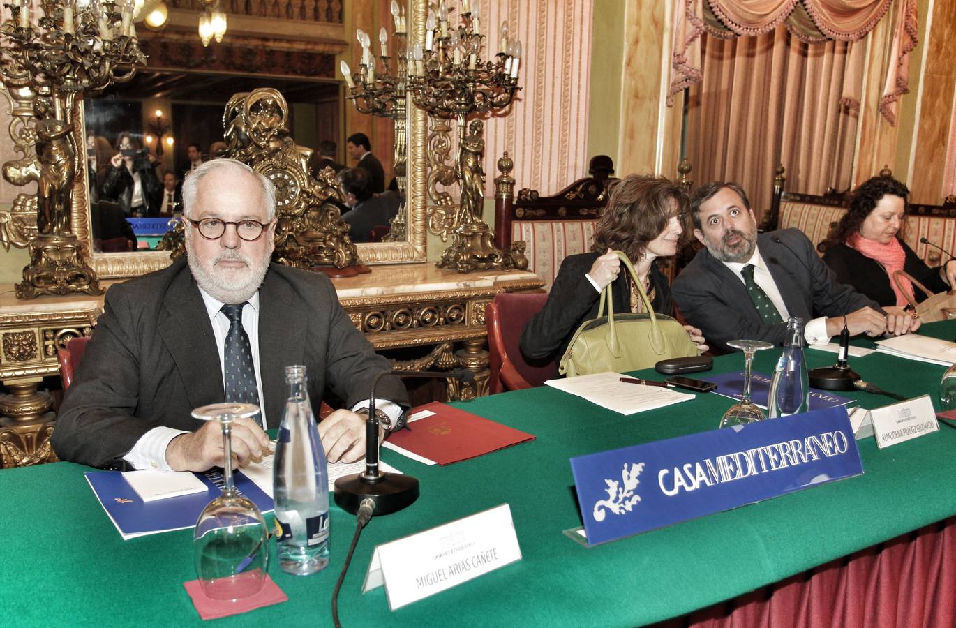 El ministro Arias Cañete participa en una conferencia sobre el agua