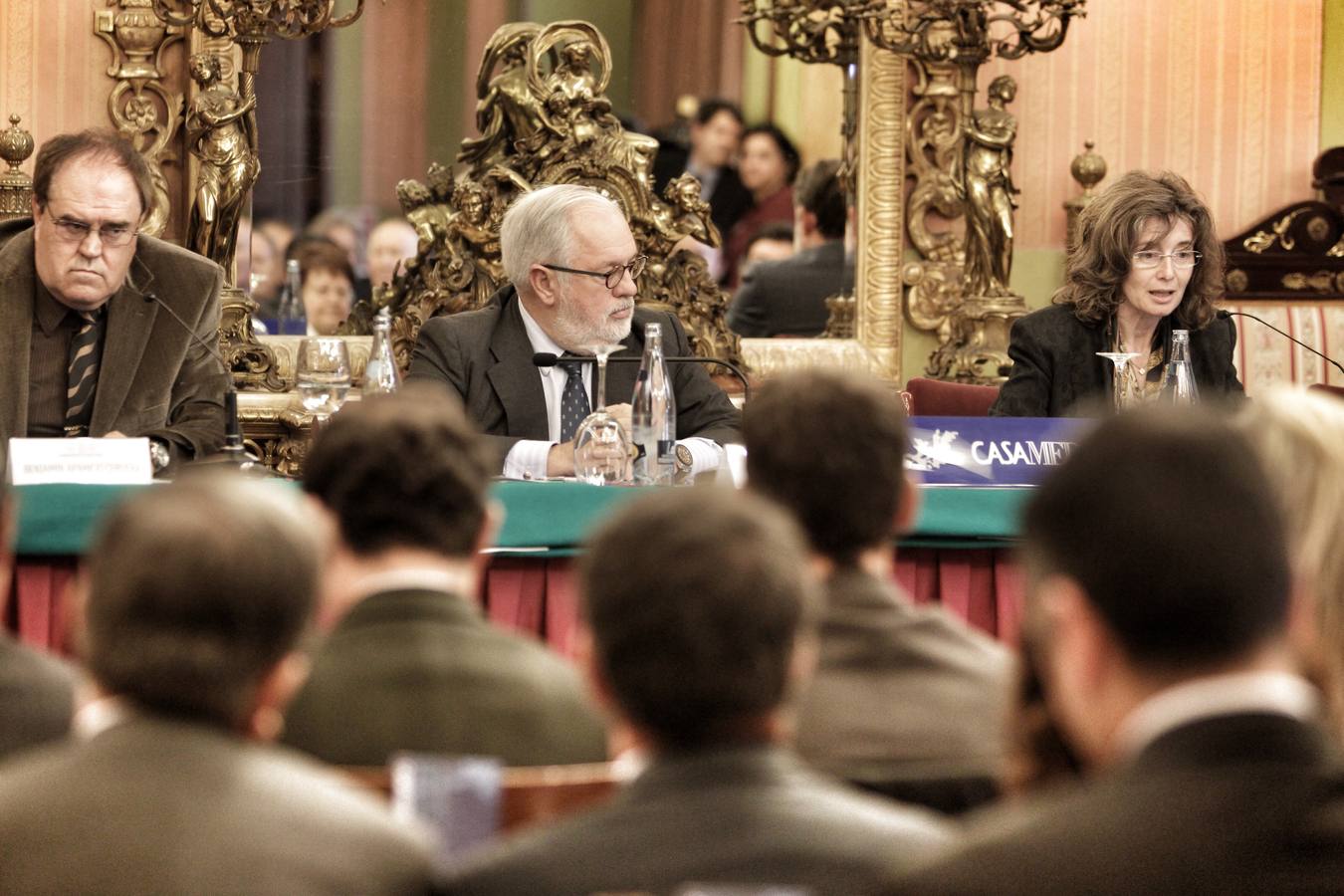 El ministro Arias Cañete participa en una conferencia sobre el agua