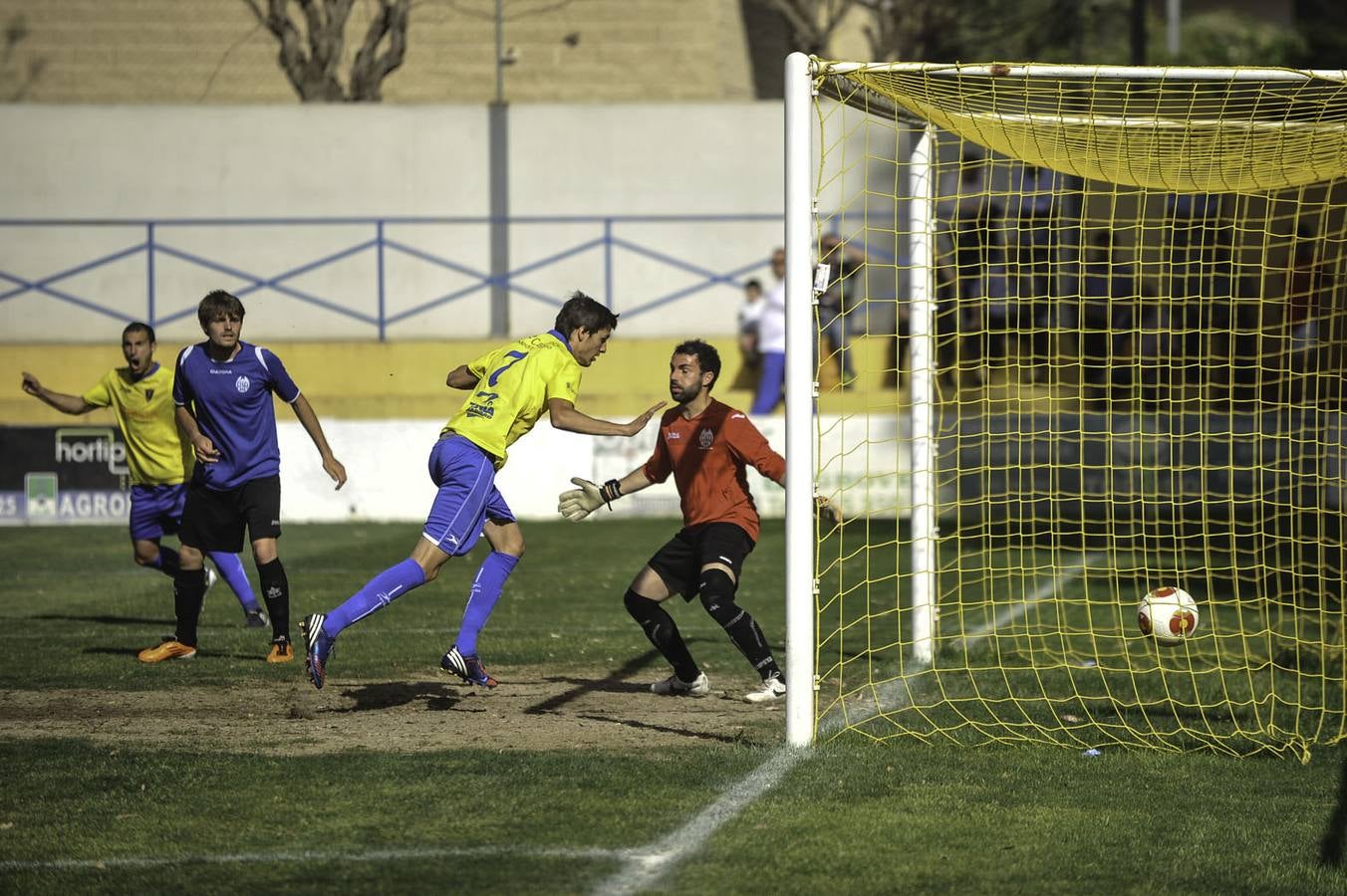 Imágenes del partido Orihuela-Paterna disputado en Los Arcos