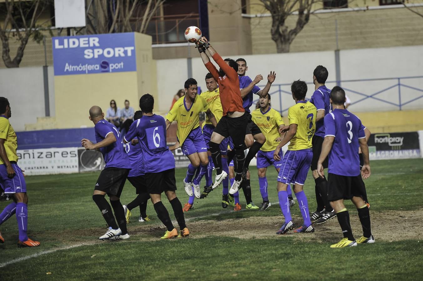 Imágenes del partido Orihuela-Paterna disputado en Los Arcos