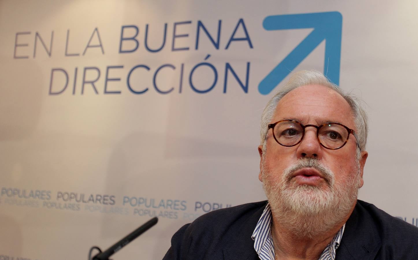 Arias Cañete se reúne en Alicante con emprendedores y empresarios