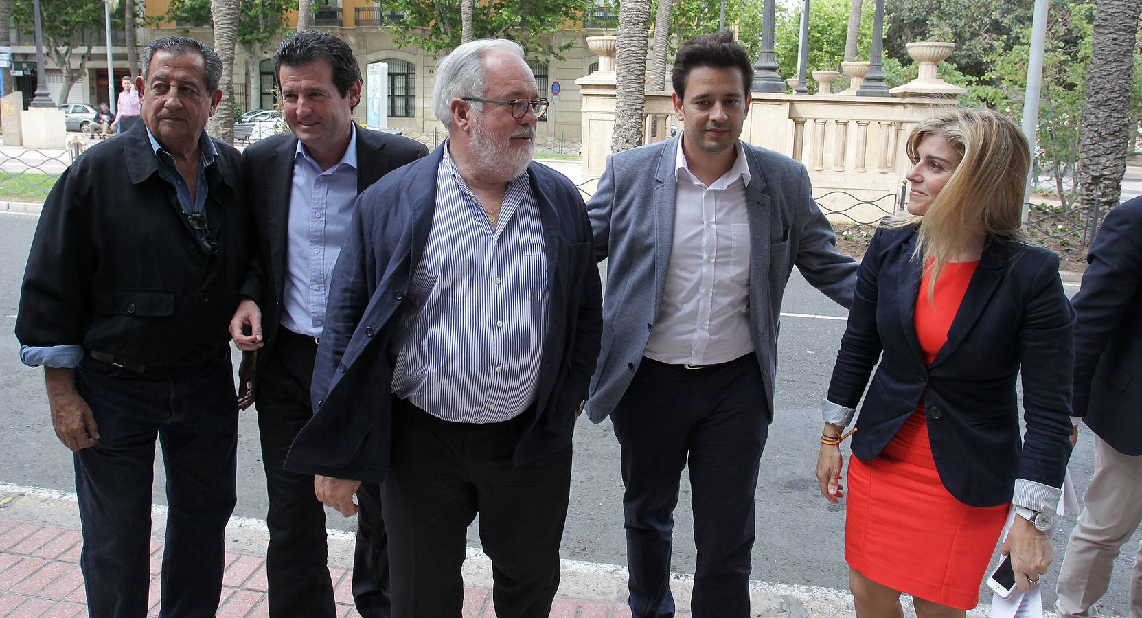 Arias Cañete se reúne en Alicante con emprendedores y empresarios