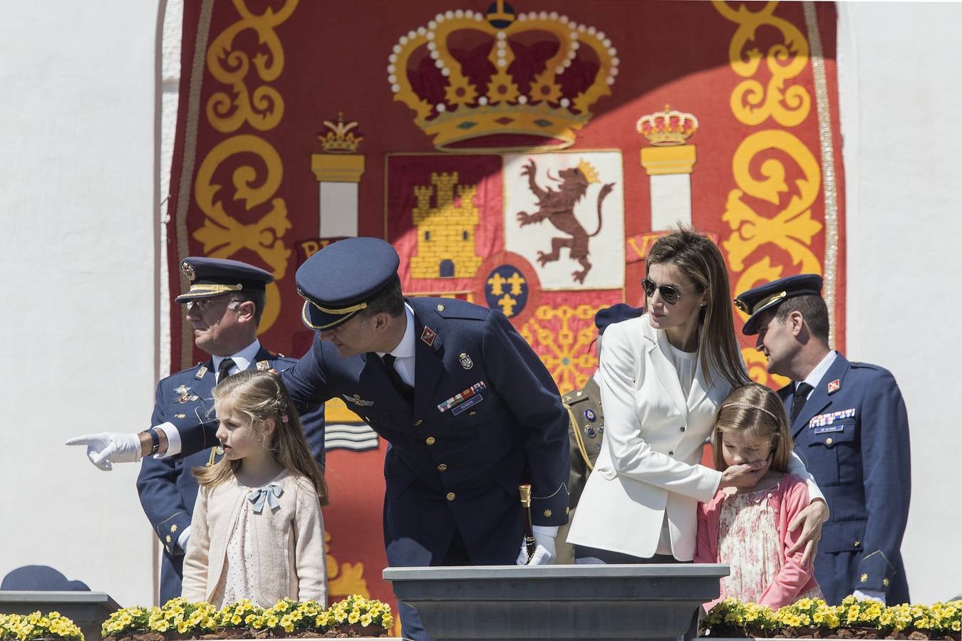 Los Príncipes presiden las bodas de plata de su promoción de la AGA