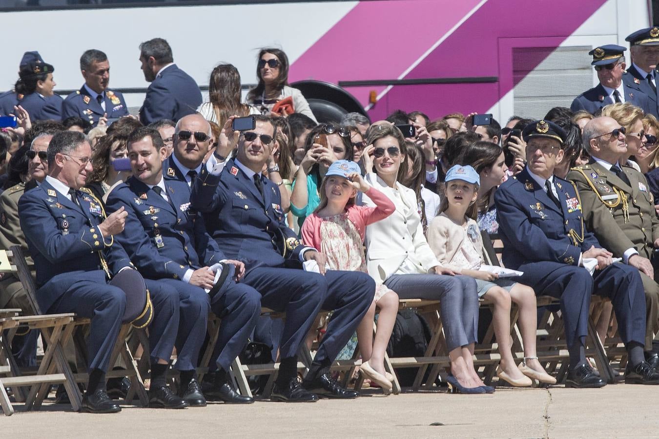 Los Príncipes presiden las bodas de plata de su promoción de la AGA