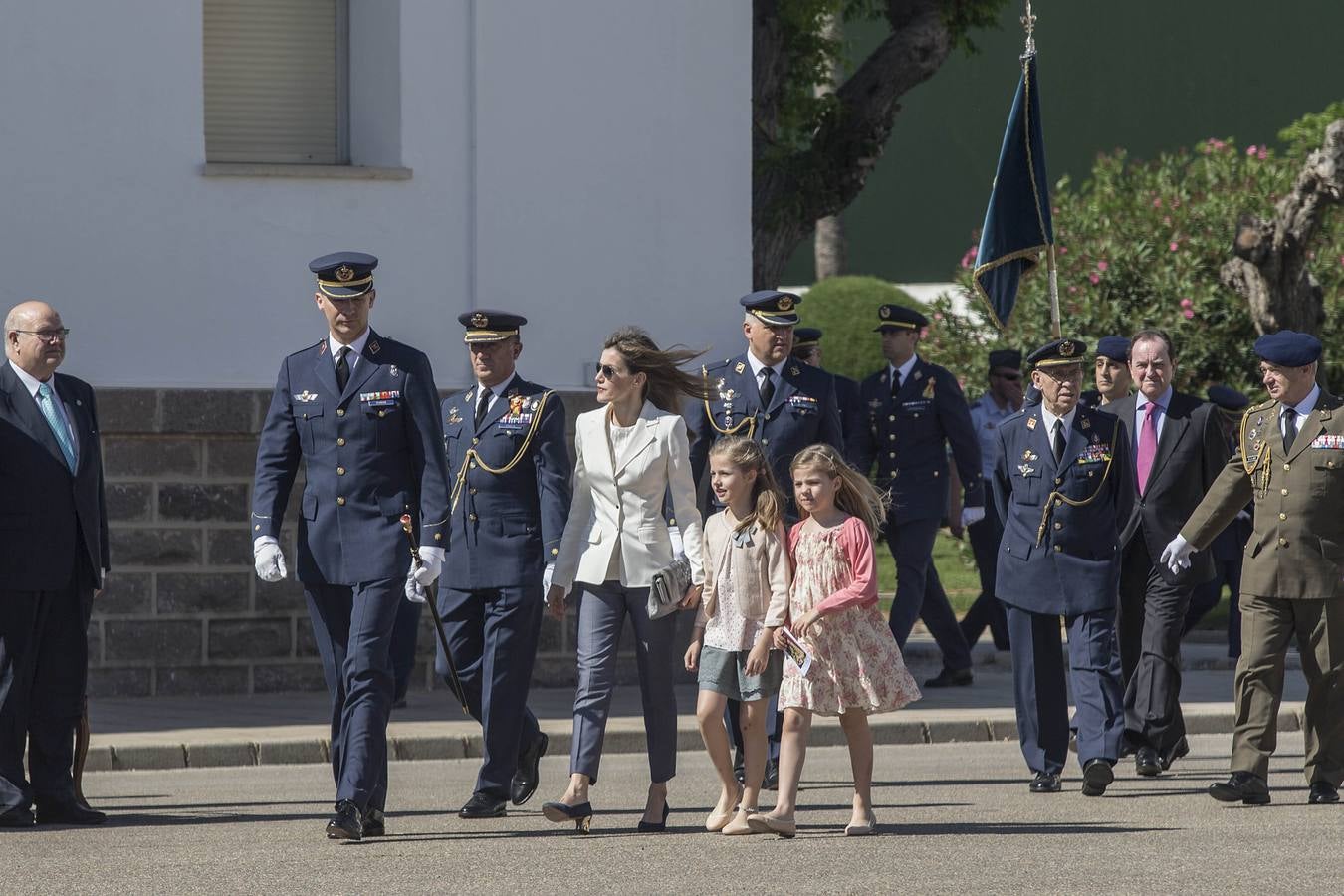 Los Príncipes presiden las bodas de plata de su promoción de la AGA