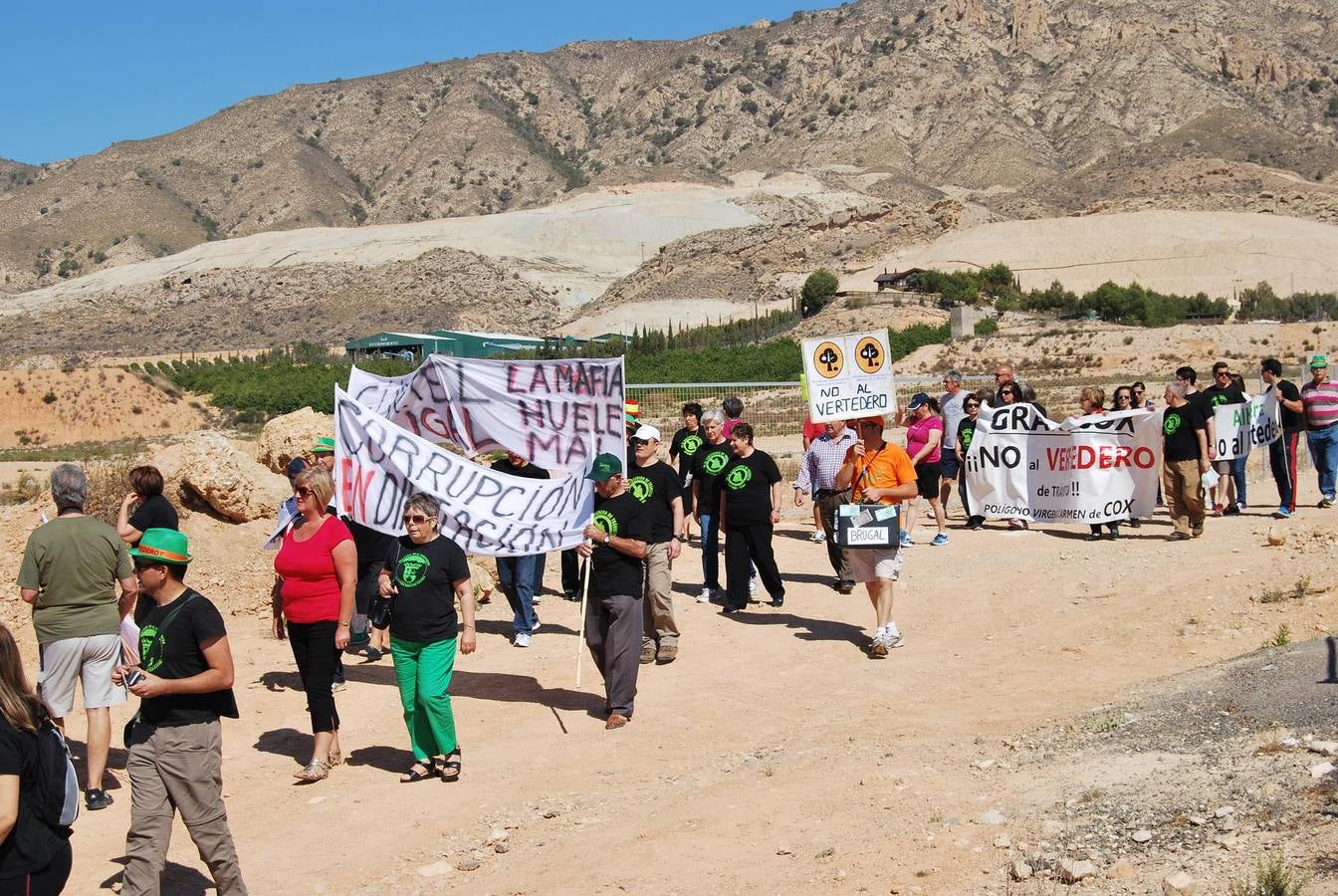 Protesta de las plataformas contra el vertedero de Albatera