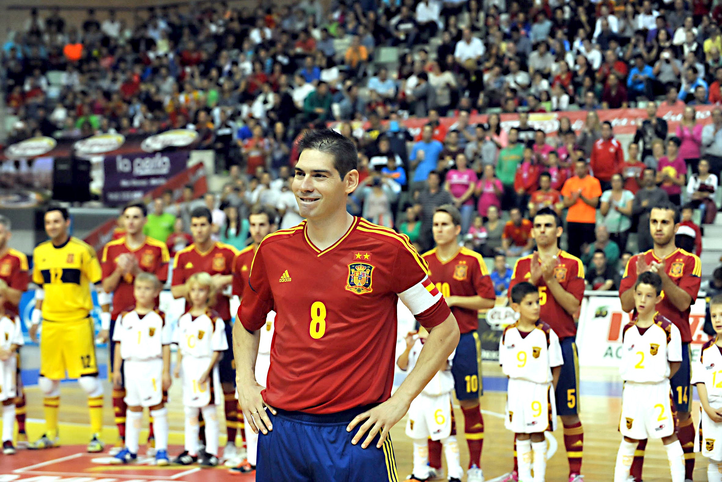 180 veces internacional. El 11 de noviembre de 2013 vistió la camiseta de España por última vez en un amistoso ante Grecia en el Palacio de los Deportes de Murcia.