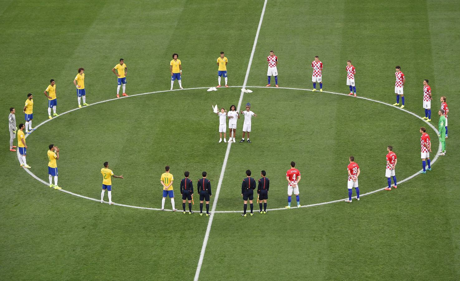 Brasil comienza su Mundial ganando