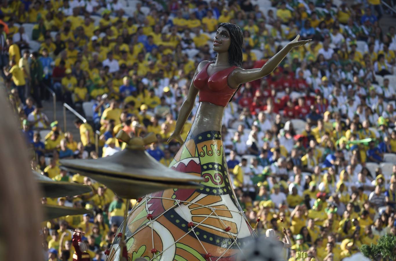 Una inauguración colorista, con mucha naturaleza y fútbol