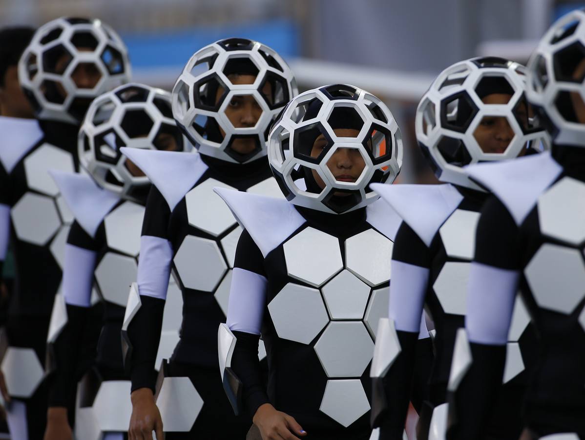 Una inauguración colorista, con mucha naturaleza y fútbol