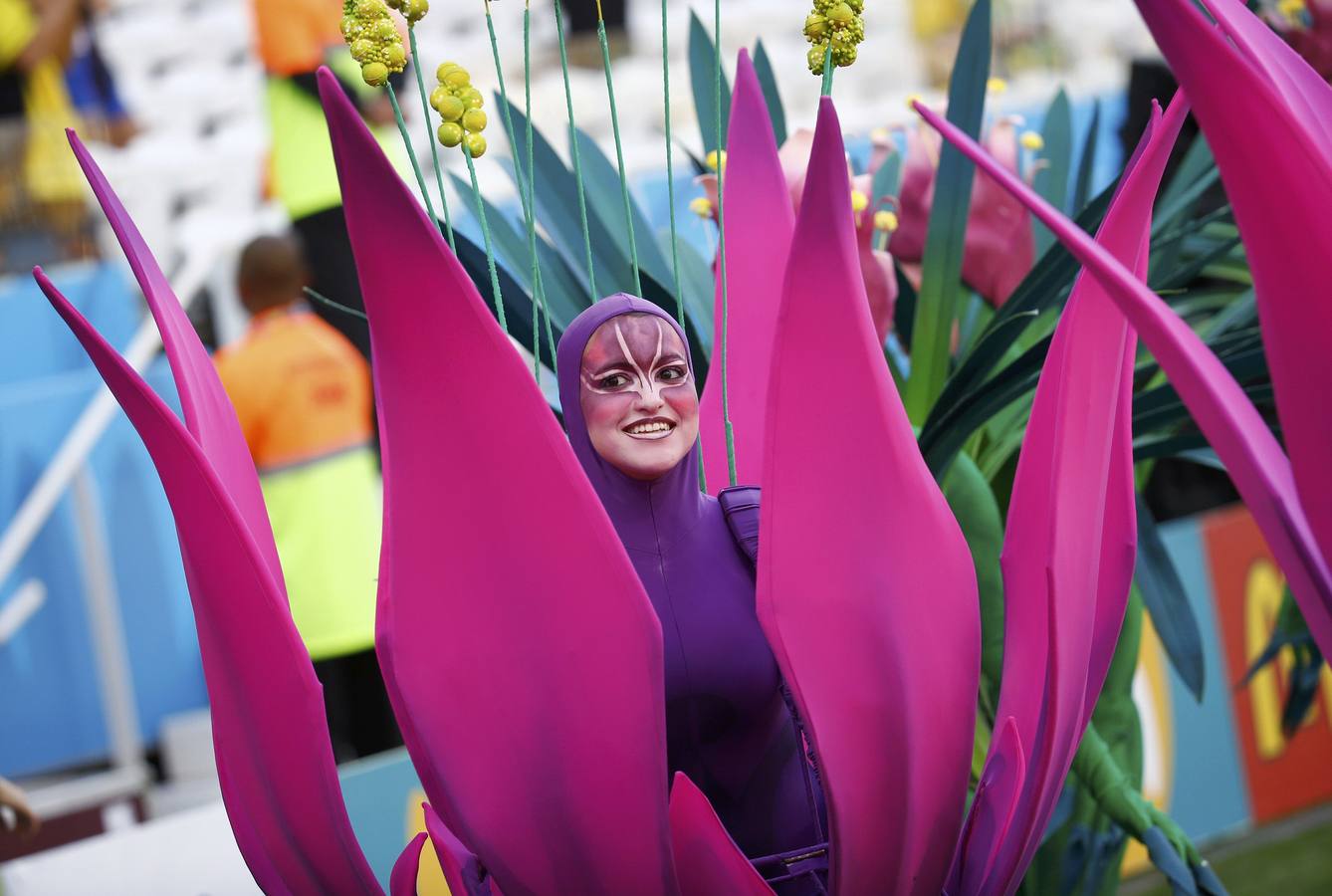 Una inauguración colorista, con mucha naturaleza y fútbol