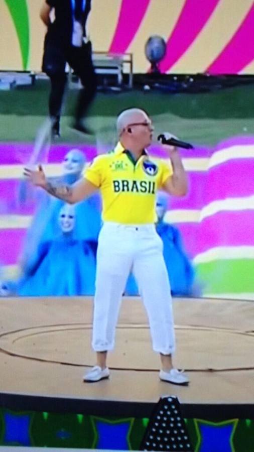 Los &#039;memes&#039; de Pitbull en la inauguración del Mundial de Brasil