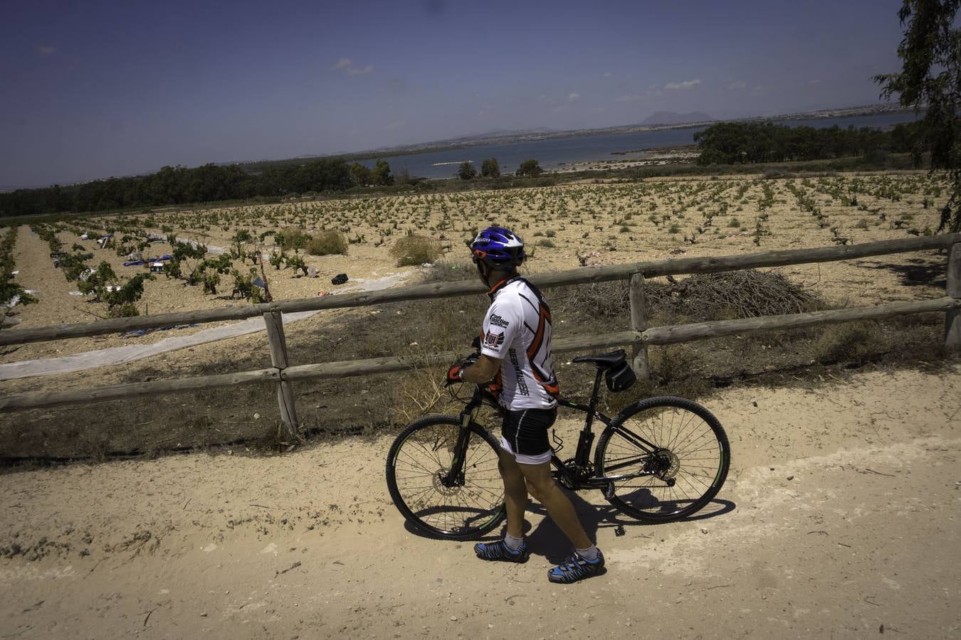 El club ciclista vigila Las Lagunas de La Mata