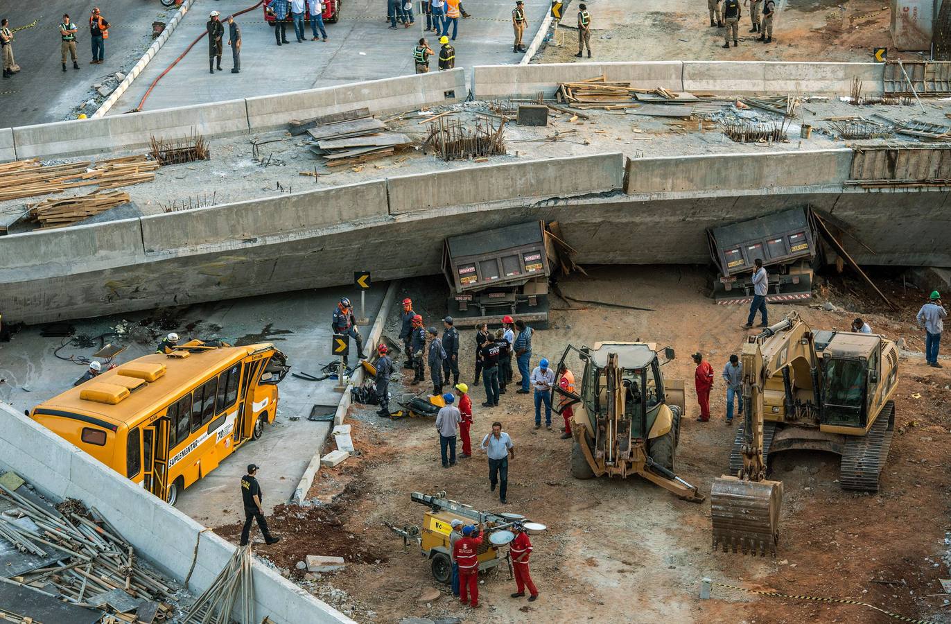 Derrumbe de un viaducto en Belo Horizonte