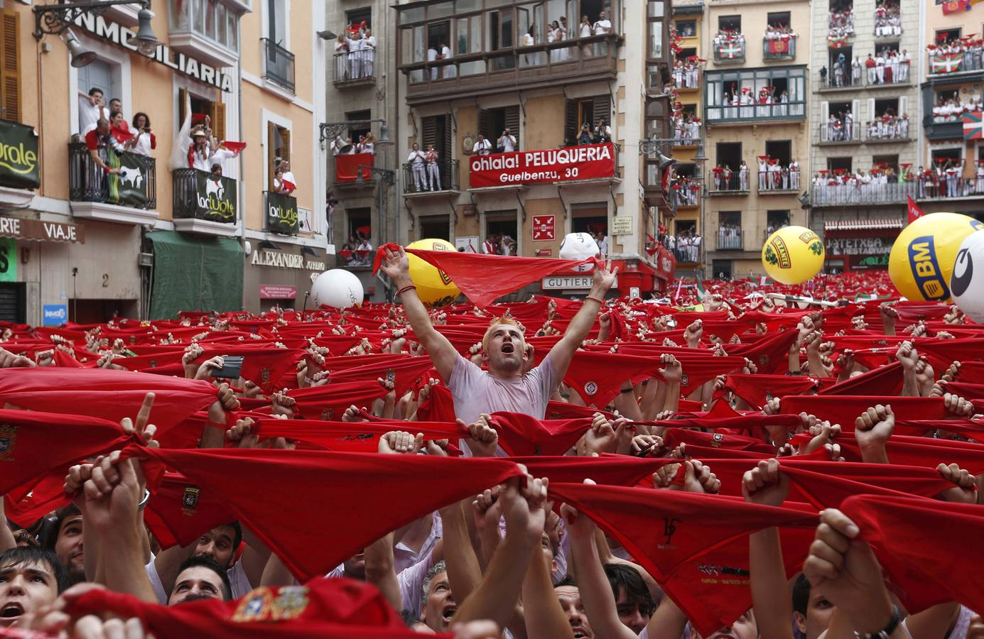 El chupinazo abre las fiestas de San Fermín