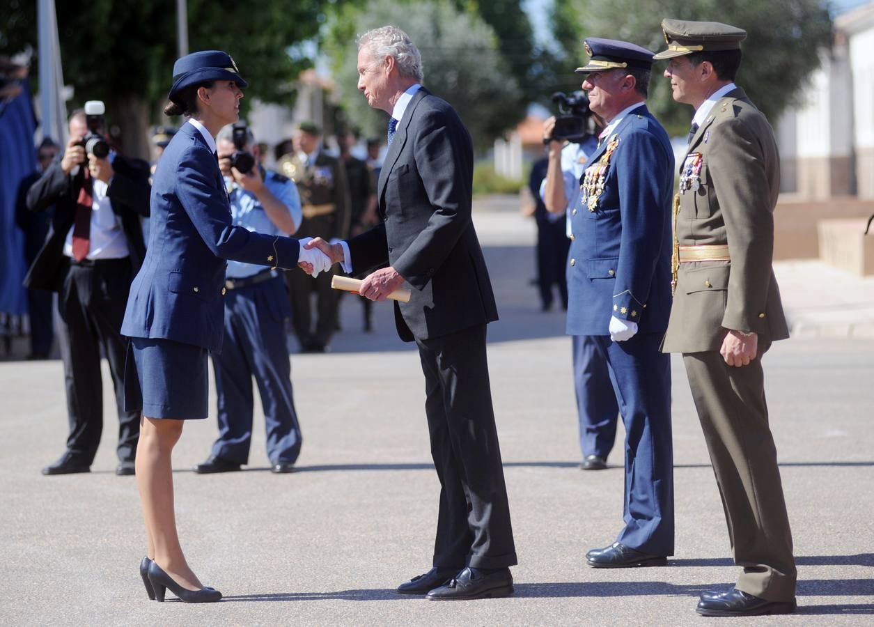 El ministro de Defensa pasa revista en la AGA