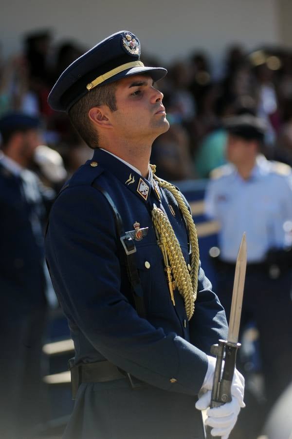 El ministro de Defensa pasa revista en la AGA
