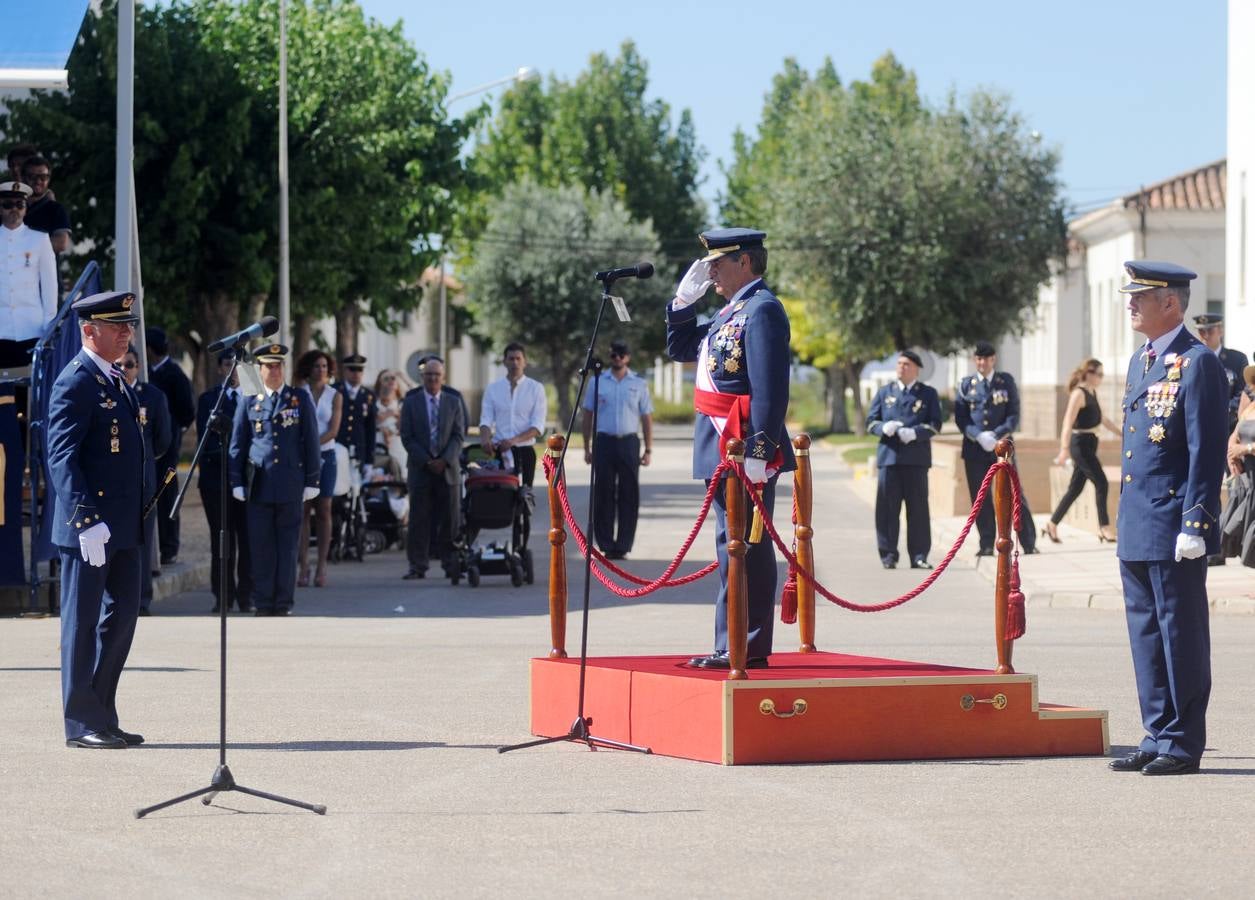 El ministro de Defensa pasa revista en la AGA