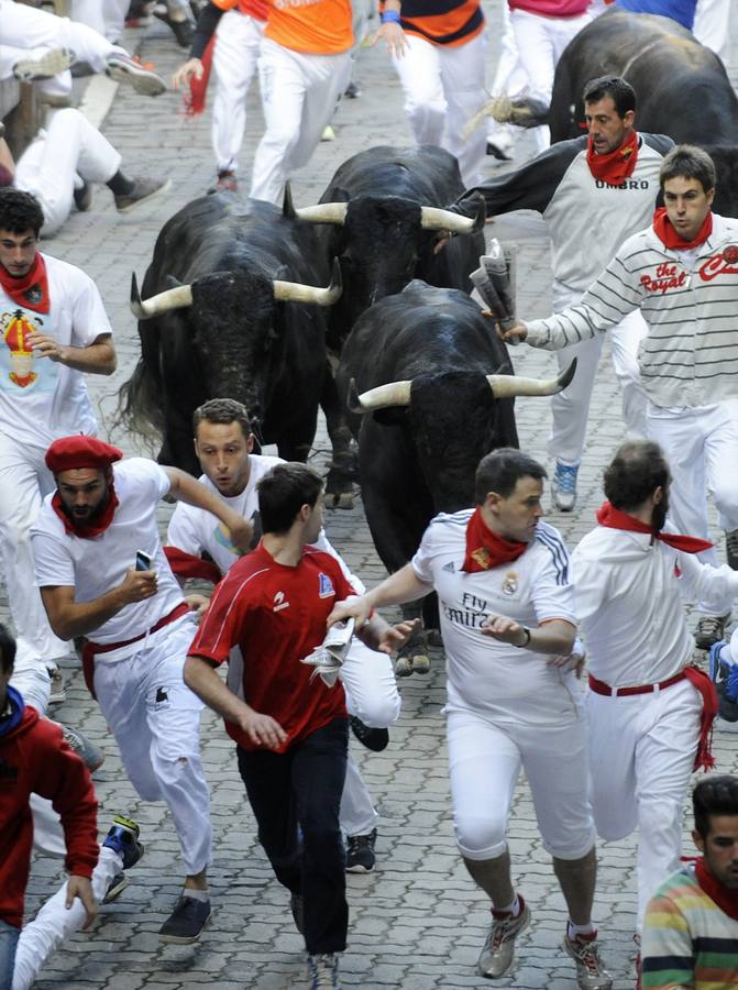 Segundo encierro con los toros de Dolores Aguirre. Los toros sevillanos de la ganadera vasca han realizado una carrera muy limpia y noble.