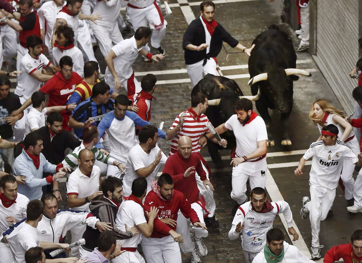 Peligroso encierro. Los toros de Victoriano del Río han protagonizado un encierro peligroso.