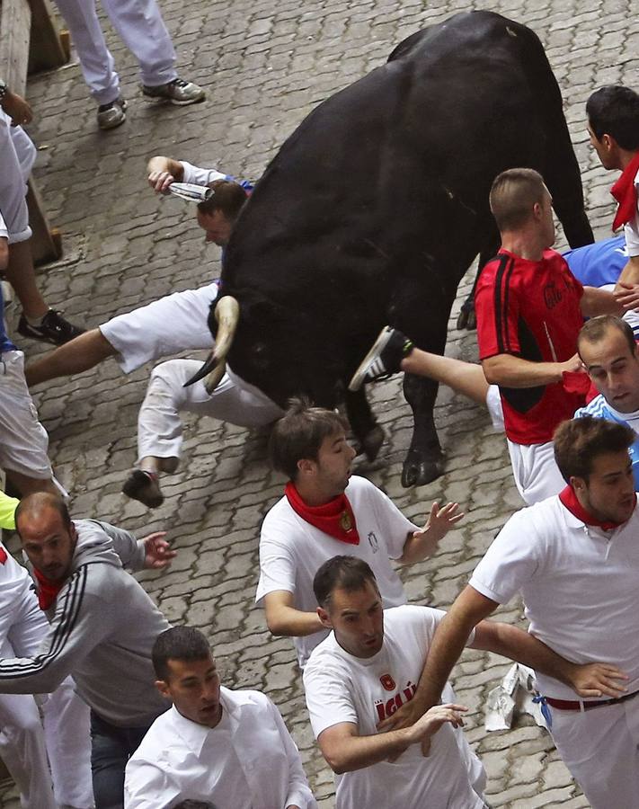 Peligroso encierro. Los toros de Victoriano del Río han protagonizado un encierro peligroso.