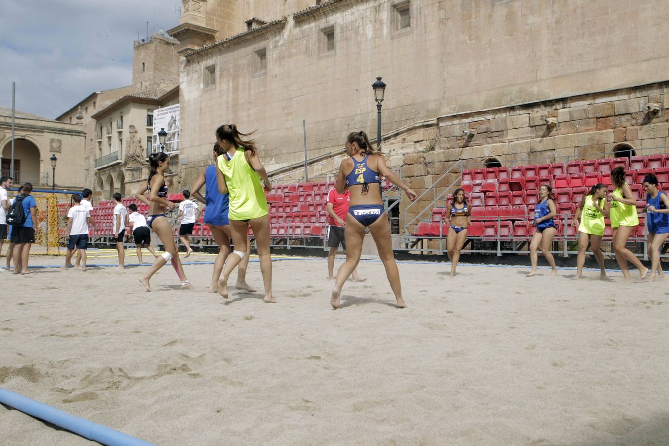 Entrenamiento de la selección españonal juvenil de balonmano-playa