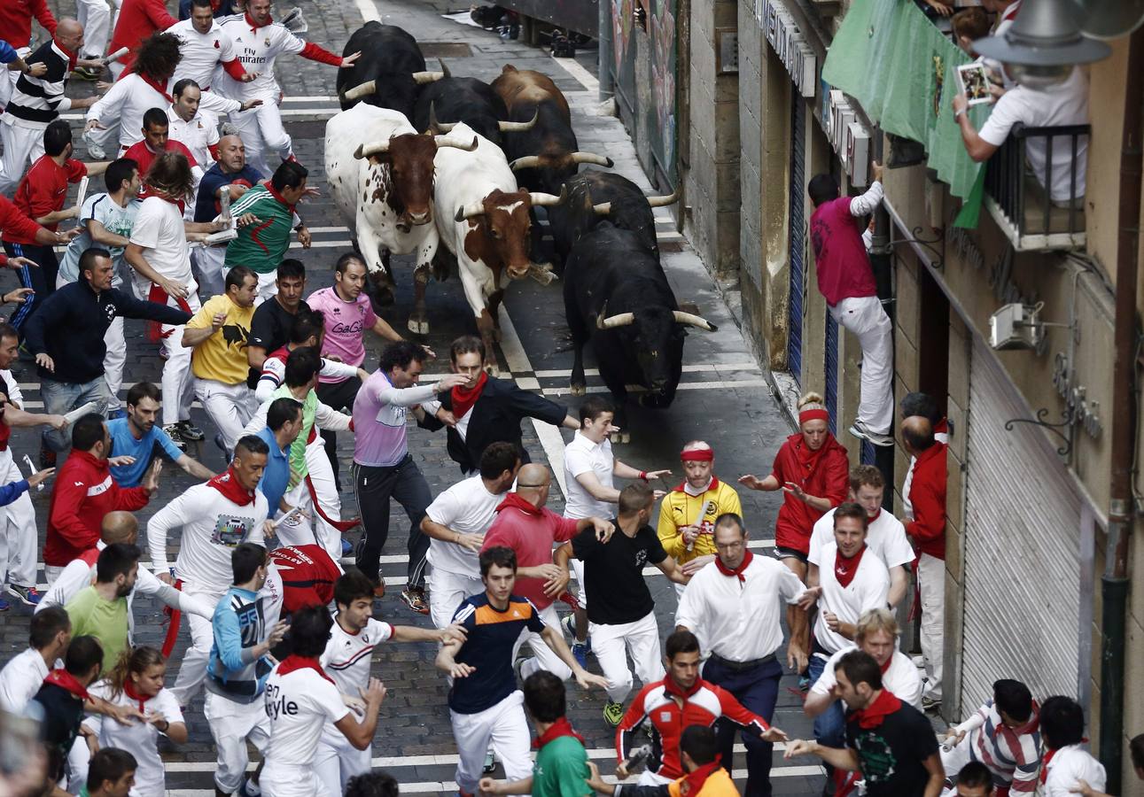 Encierro rápido y limpio. La carrera ha durado menos de dos minutos y medio y se han visto bonitas carreras y muchos sustos.