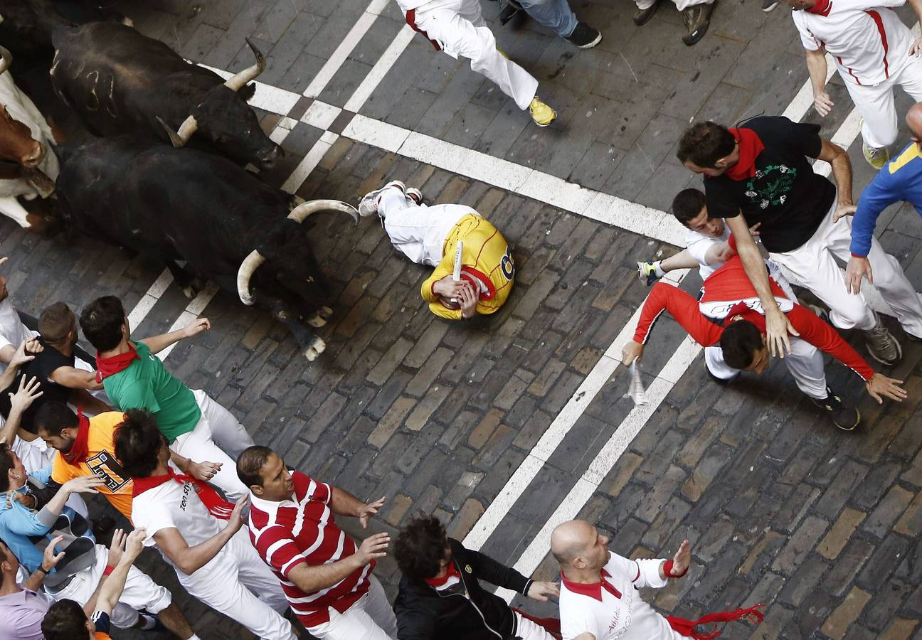 Encierro rápido y limpio. La carrera ha durado menos de dos minutos y medio y se han visto bonitas carreras y muchos sustos.