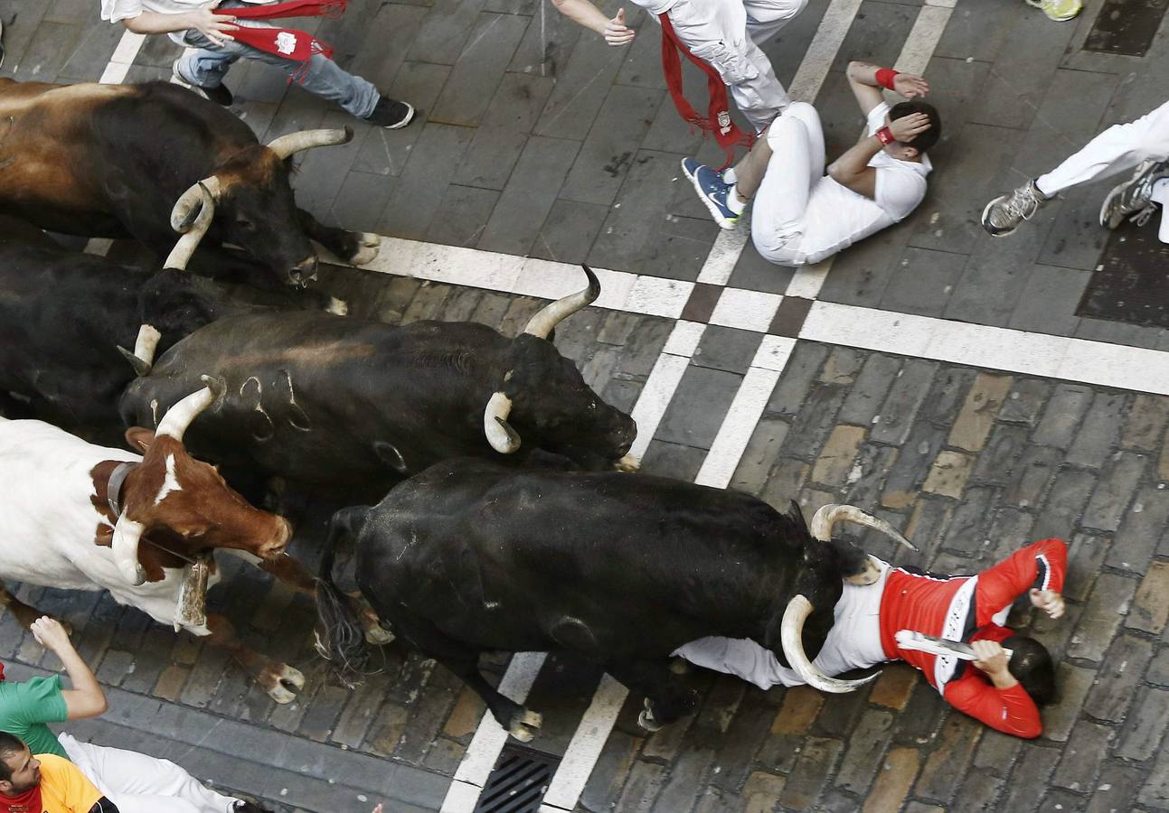 Encierro rápido y limpio. La carrera ha durado menos de dos minutos y medio y se han visto bonitas carreras y muchos sustos.