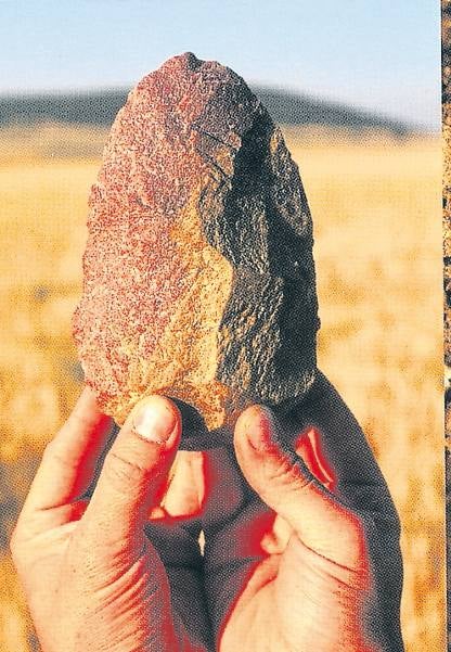 'Excalibur', este bifaz rojo hallado en la sima de los Huesos, podría ser el primer objeto simbólico de la Humanidad.