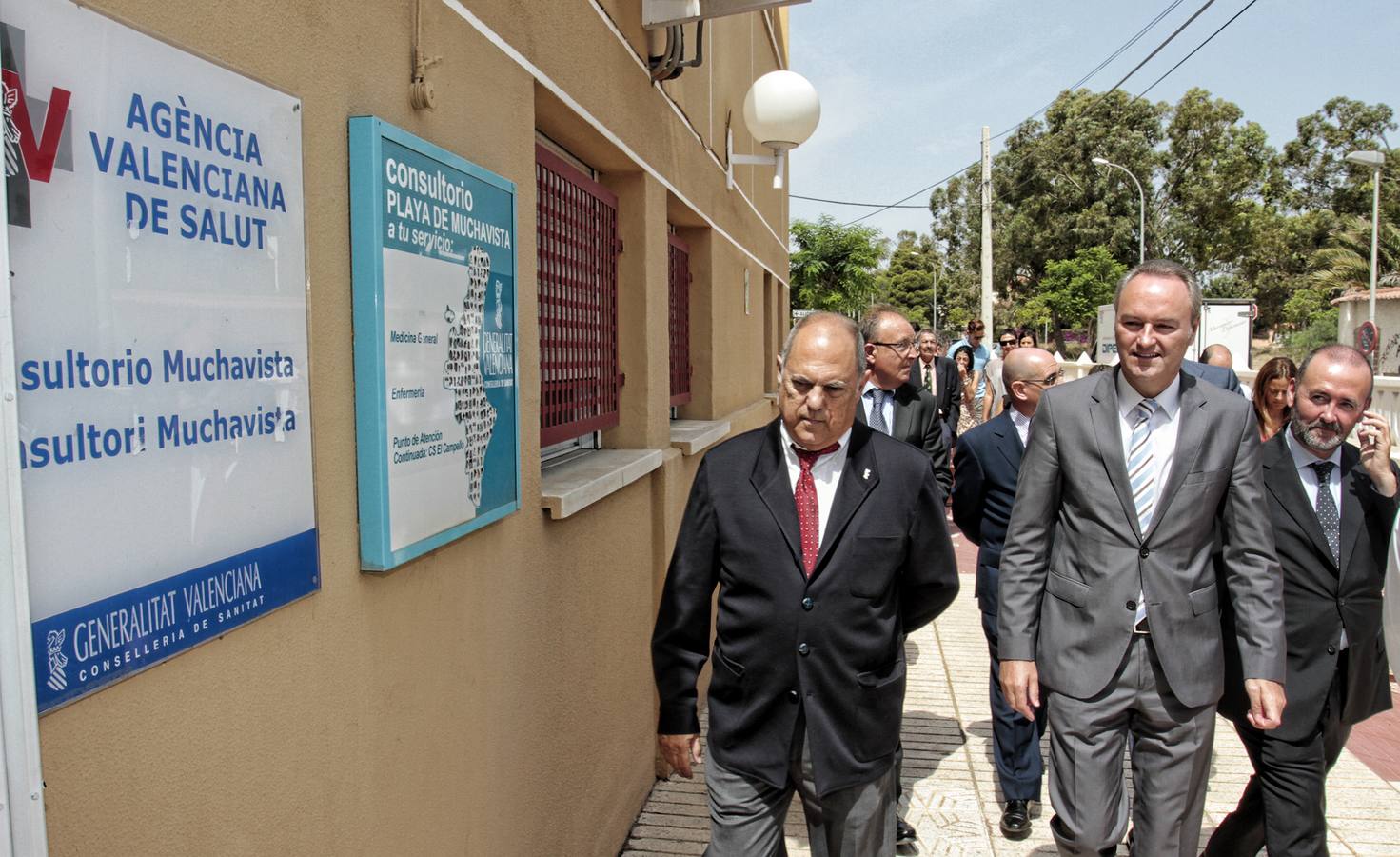 Fabra visita el consultorio de verano de El Campello