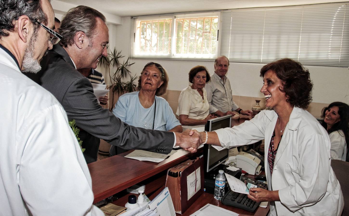 Fabra visita el consultorio de verano de El Campello