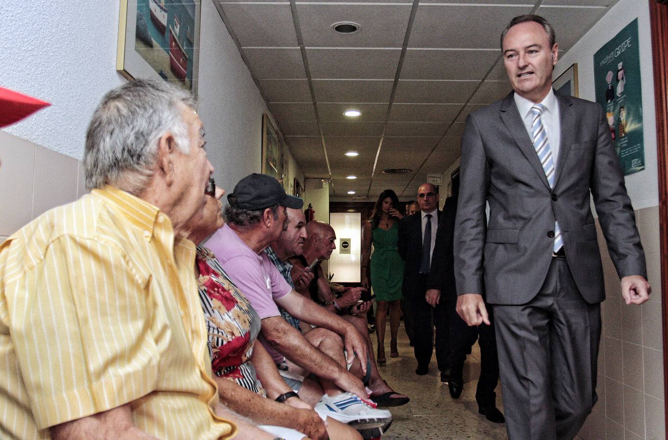 Fabra visita el consultorio de verano de El Campello