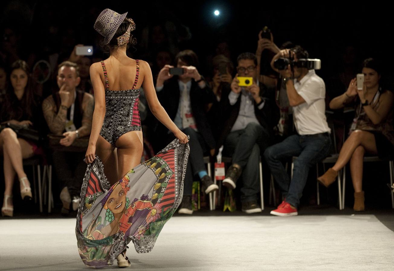 La feria dedicada a la moda y al sector textil celebrada en Medellín presenta las tendencias que se lleverán el próximo verano 2105. Propuesta de Agua Bendita.