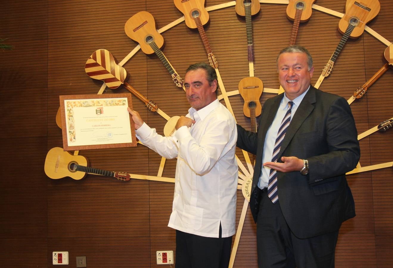 Carlos Herrera recibe el Castillete de Oro