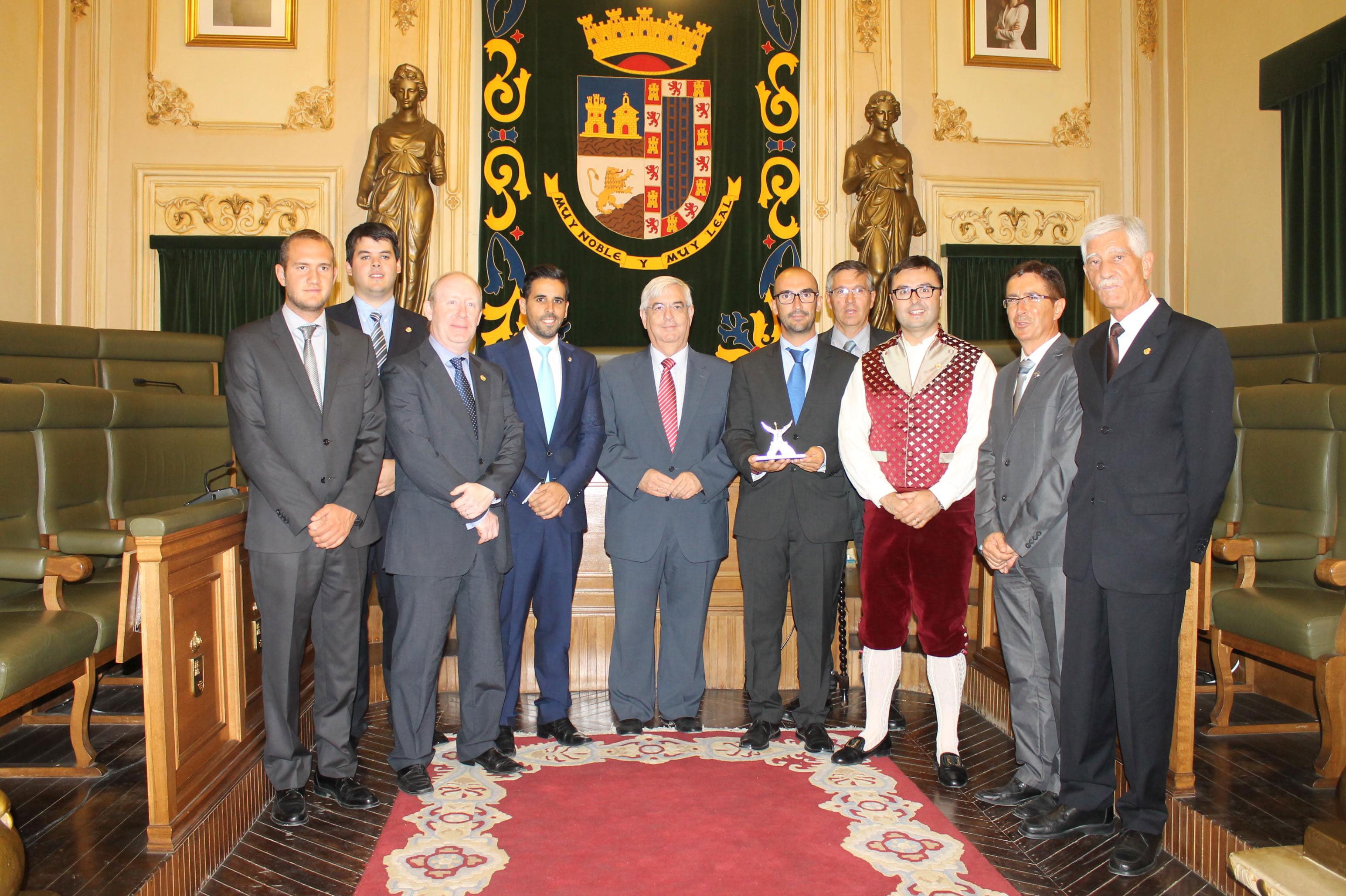 El Ayuntamiento acoge el acto oficial de hermanamiento entre las Fiestas de Jumilla y Requena