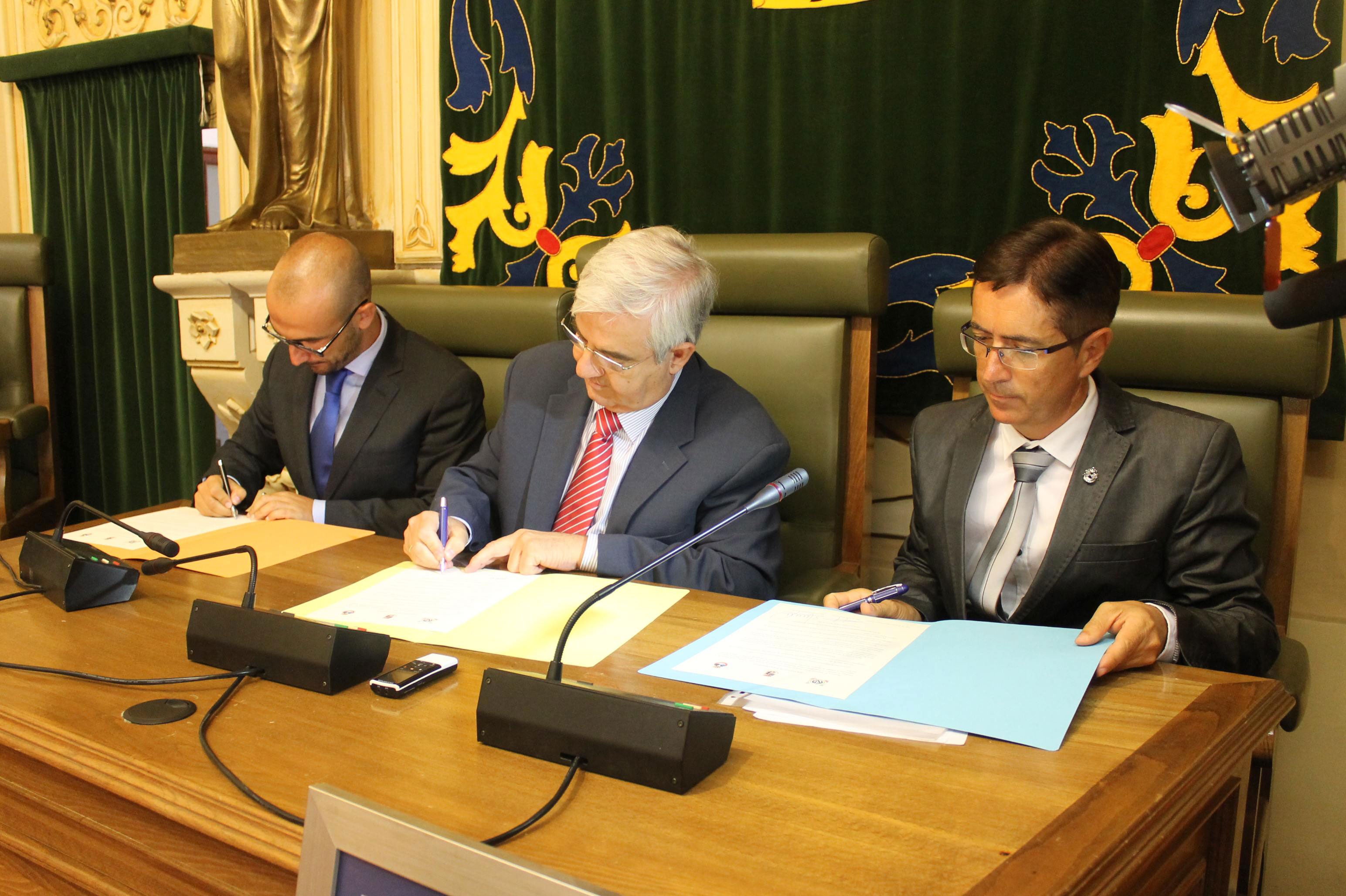 El Ayuntamiento acoge el acto oficial de hermanamiento entre las Fiestas de Jumilla y Requena