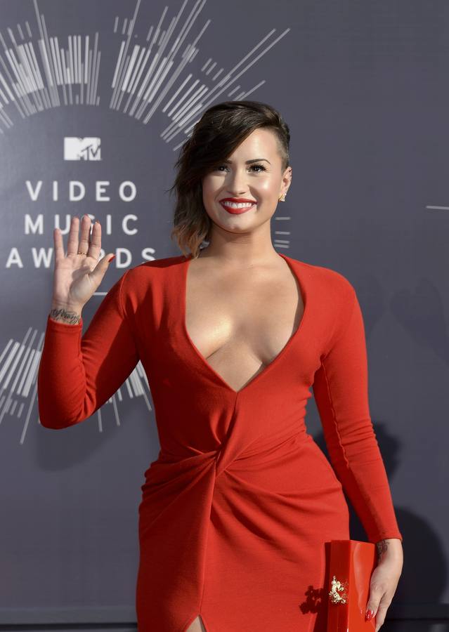 La cantante Demi Lovato, a su llegada a la gala.