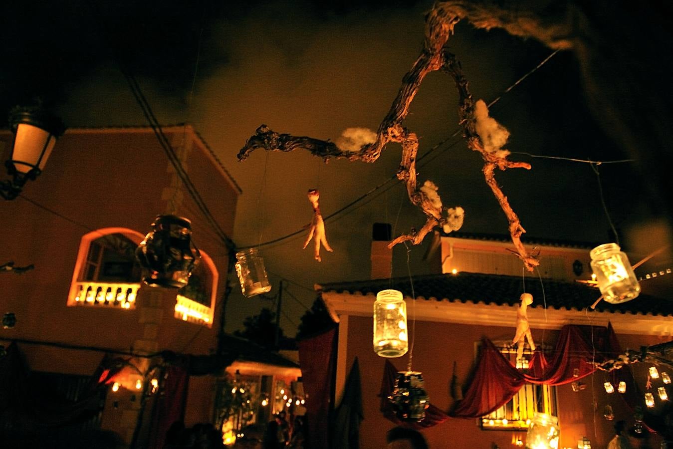 Aledo brilla a la luz de las velas