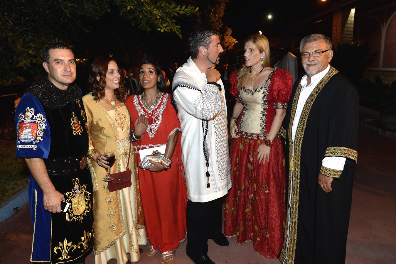 Moros y Cristianos dan incio a sus fiestas con una cena medieval