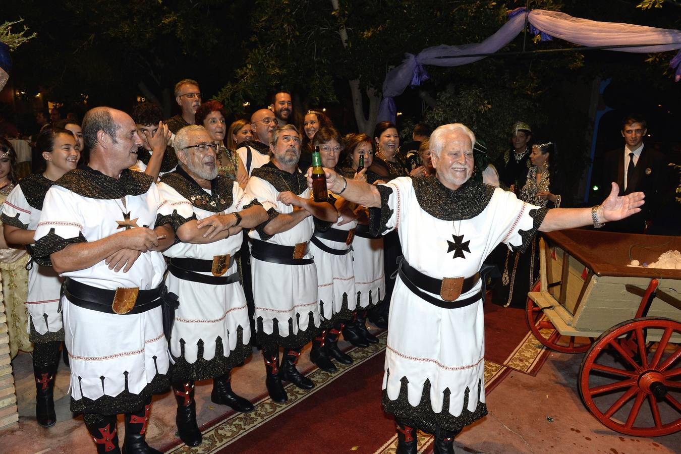 Moros y Cristianos dan incio a sus fiestas con una cena medieval