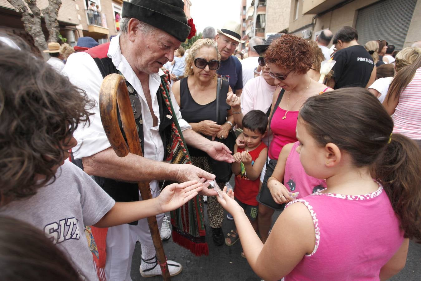 Ambiente de fiesta en el monte por la Romería