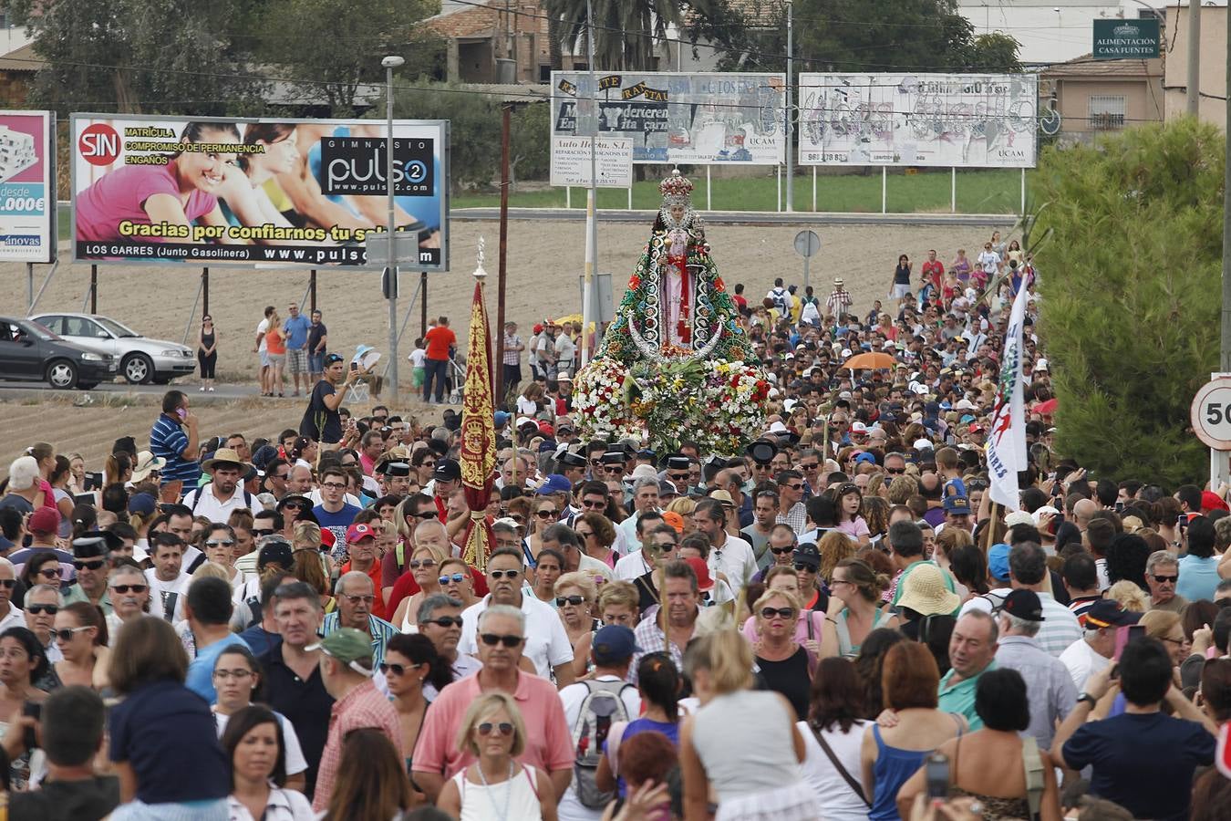 Ambiente de fiesta en el monte por la Romería