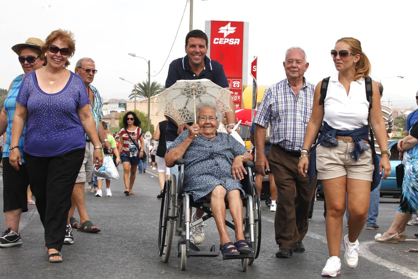Ambiente de fiesta en el monte por la Romería