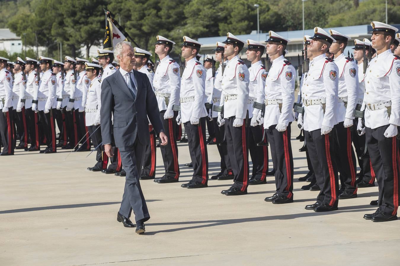 Morenés en Cartagena el curso académico en la Escuela de Infantería de Marina