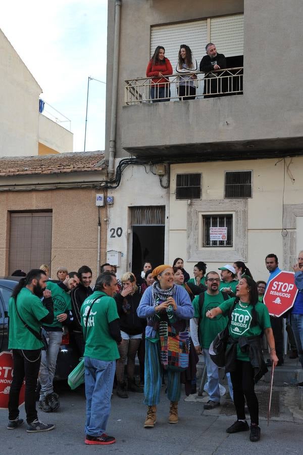 Una familia de Javalí Nuevo evita el décimo desahucio