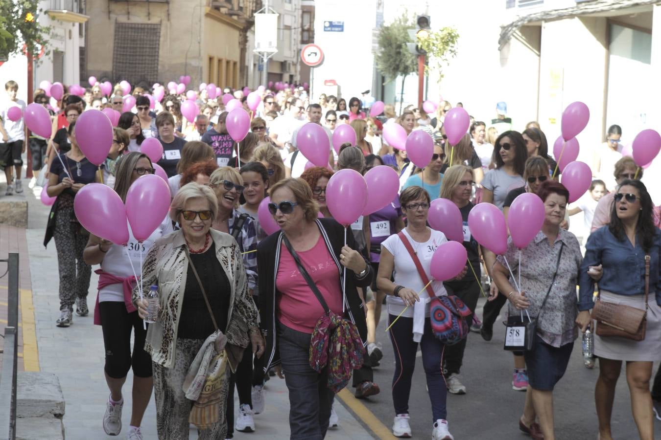 Lorca se viste de rosa contra el cáncer de mama