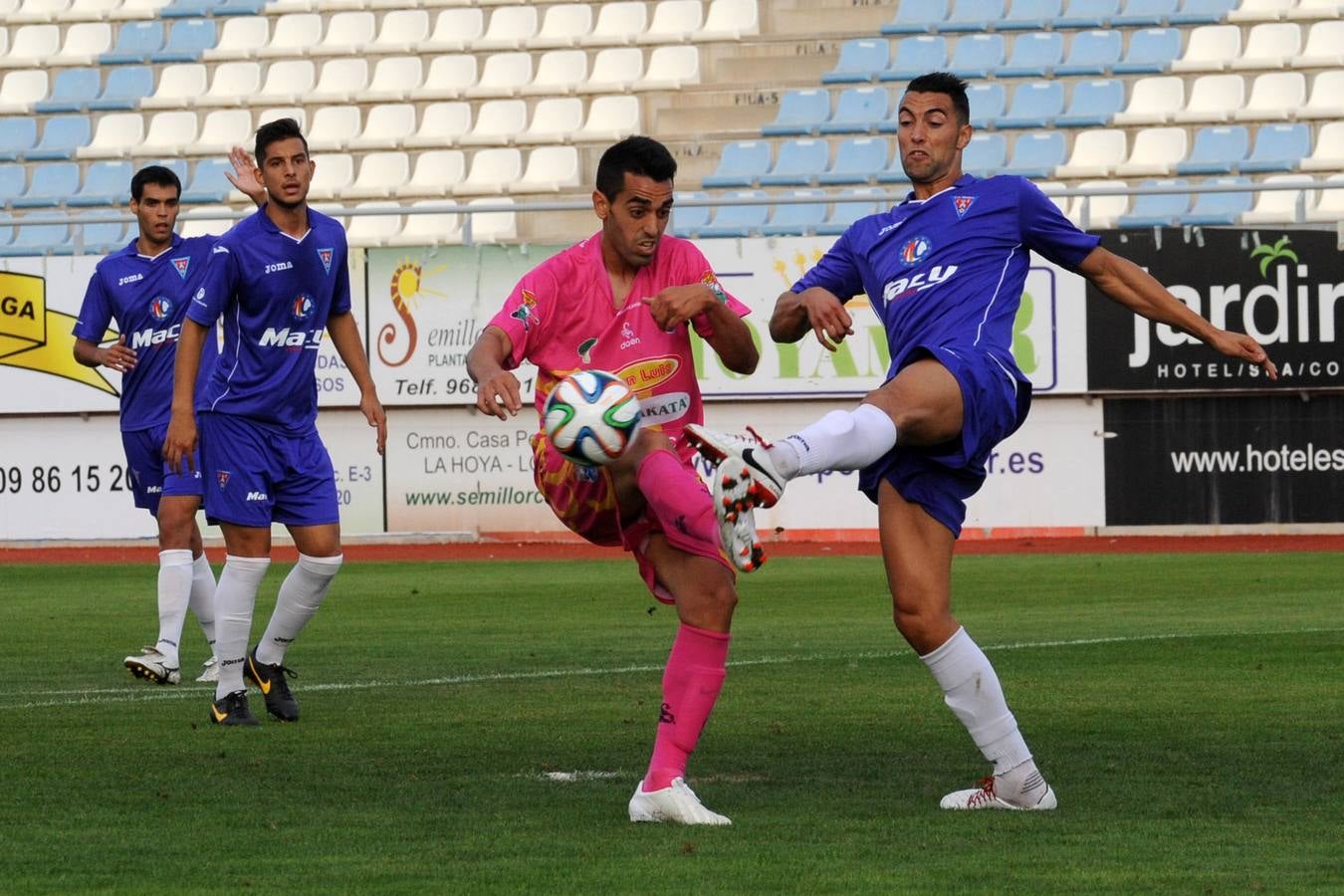 Joselu hace sumar tres puntos a La Hoya (1-0)