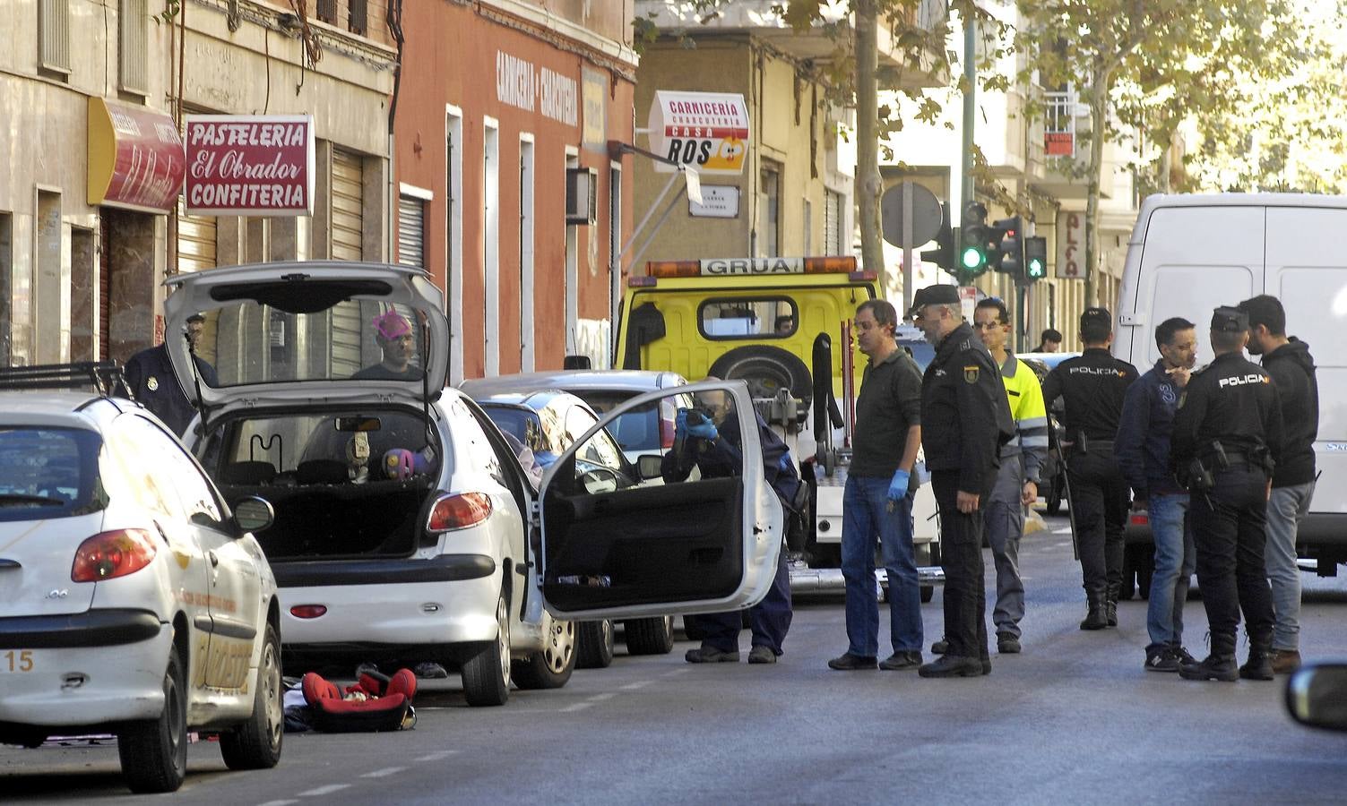 Una mujer herida tras explotar un artefacto en su coche